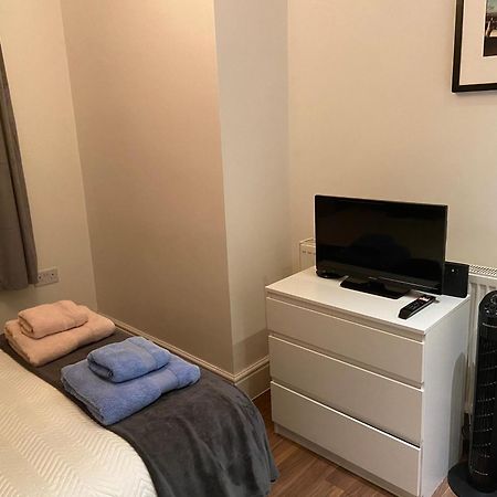 Notting Hill Next Door Bedroom In The Share Flat Londra Dış mekan fotoğraf