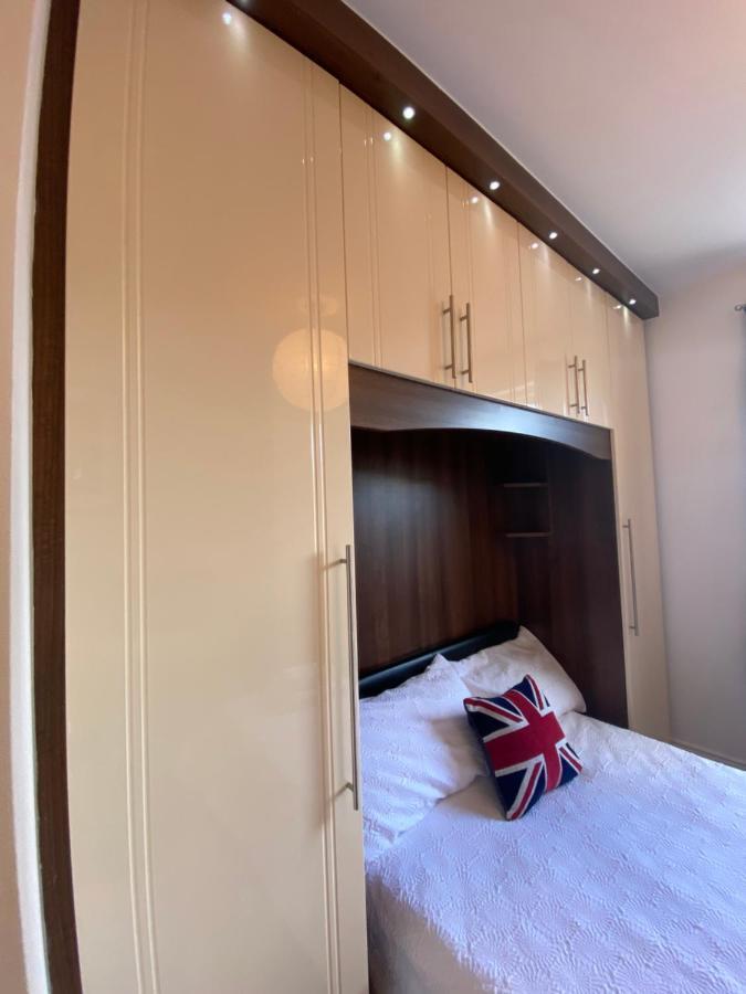 Notting Hill Next Door Bedroom In The Share Flat Londra Dış mekan fotoğraf
